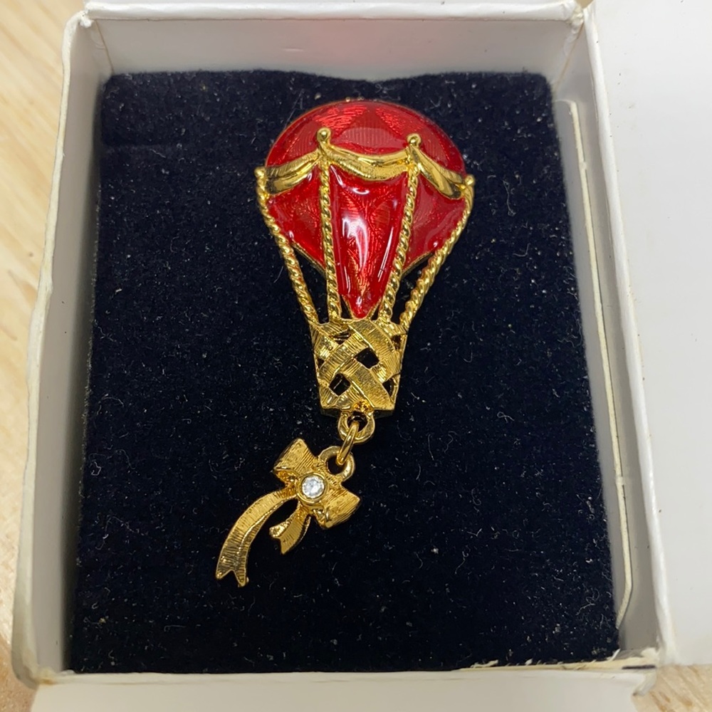 Vintage Avon Red hot air balloon brooch pin